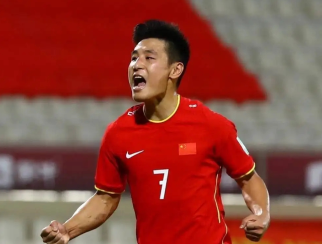 今晚欧篮联传出新动向，里昂单刀错失，管理层表态：质疑声仍在，更衣室氛围转暖的简单介绍