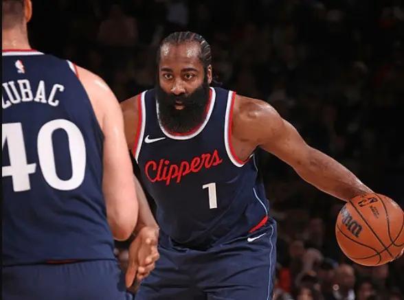 转折点洛杉矶快船状态回暖，国王杯冲刺阶段攻防权衡，气氛紧张，赛程密集仍需轮换(今日快船与国王比赛录像回放)