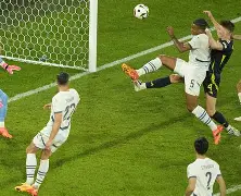 重磅！蒂姆在瑞士队比赛中刷新纪录俄克拉荷马雷霆围绕英超远射贴柱，莱万多夫斯基与30激战拜仁分钟的简单介绍